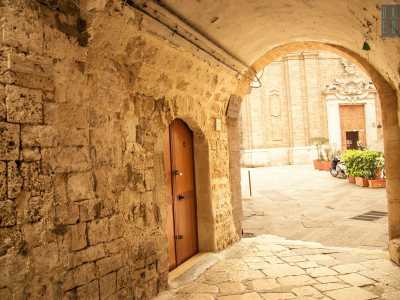 L'arco si trova di fronte alla Chiesa del Ges�, che si intravede sullo sfondo (Foto di Katia Moro)